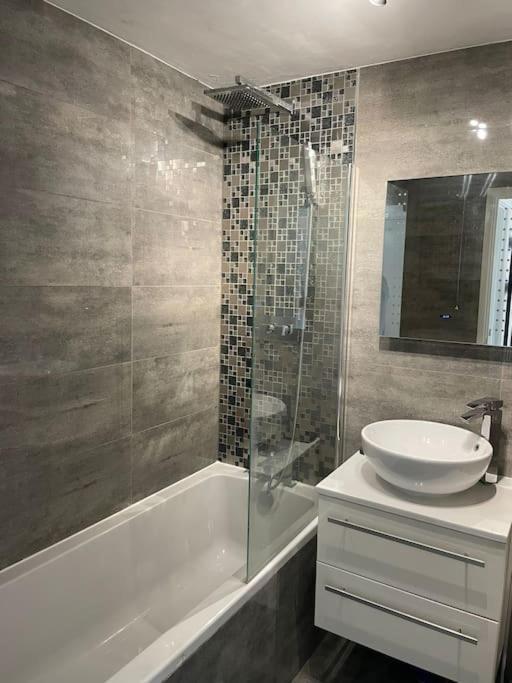 Grays Serviced Apartment Stifford Eksteriør bilde